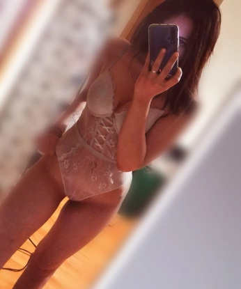 Хэлло, милый 😘 Я - та самая индивидуалка, которую ты давно искал... Страстная и ненасытная, я готова сделать тебе ночь незабываемой. 🌃 Я создам для тебя атмосферу расслабления, уютного комфорта и беззаботности. Забудь обо всем и доверься моим опытным рукам, которые прикоснутся к твоему телу с нежностью и страстью. 💆♀️
Мои услуги включают классический массаж, эротический массаж, французский делюкс и множество других интимных радостей. Я всегда открыта для экспериментов и новых приключений. Обещаю, ты не останешься равнодушным к моему мастерству и ярким моментам, которые мы проведем вместе. 😉💕
Но не верь только моим словам, посмотри своими глазами на мои фото, которые я люблю делиться с моими дорогими гостями. 📸 И не забудь прочитать отзывы о моей работе, чтобы убедиться в качестве и надежности моих услуг. 🌟
Готов исполнить твои самые сокровенные мечты? Тогда не теряй время, позвони мне прямо сейчас и договоримся о встрече в Москве. Не упущу возможность позаботиться о тебе и доставить тебе удовольствие, о котором ты давно мечтал. 💋💫 12815, 22 года